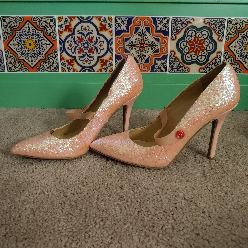 Shoedazzel size 6.5